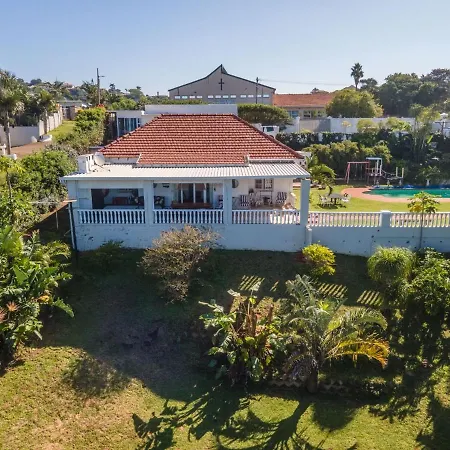 A Whale'S Tale Beach House Amanzimtoti Exterior photo
